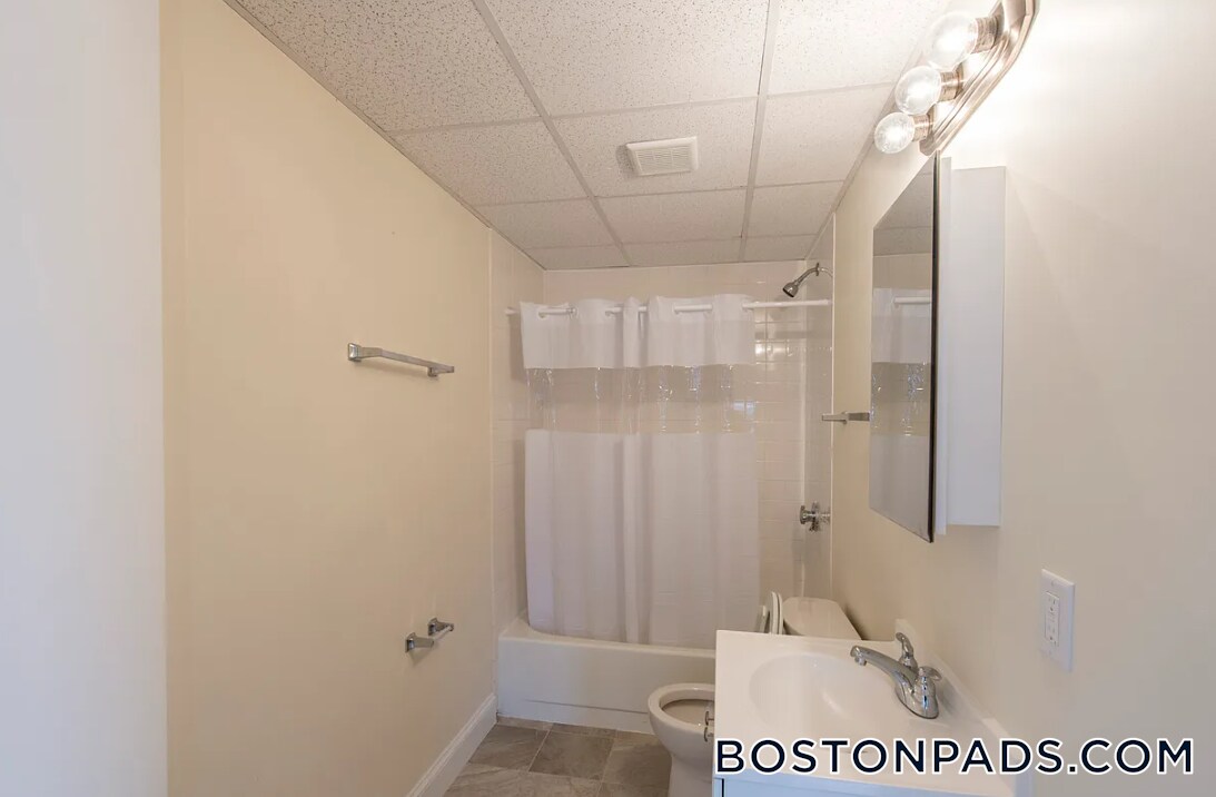 Building Photo - 1126 Boylston St