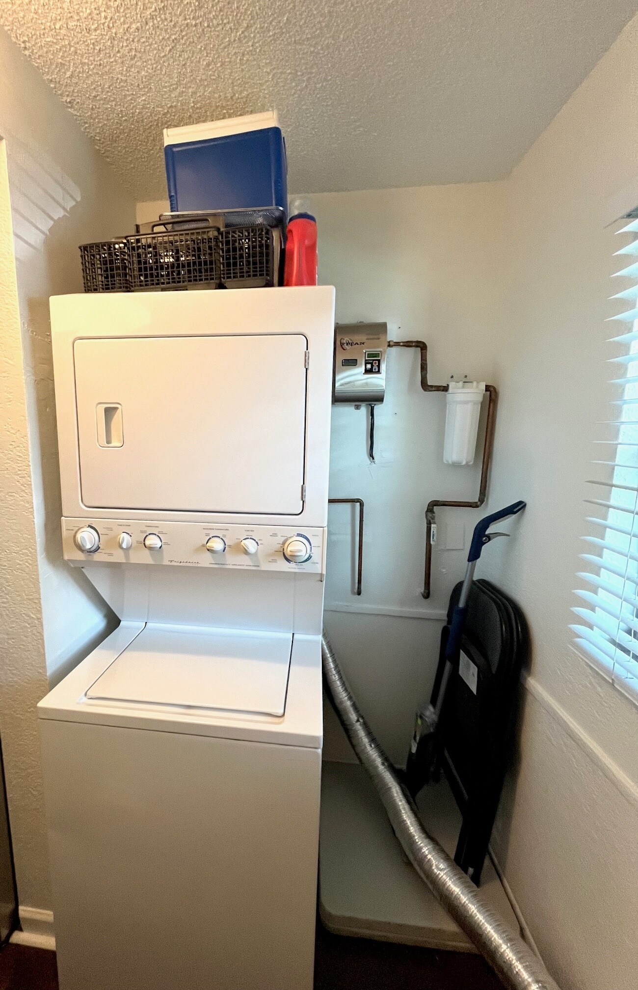 Building Photo - 2907 NE 8th Ter