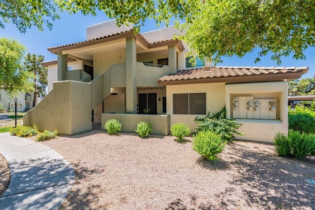 Building Photo - Chandler's Best-Kept Secret: Spacious Cond...