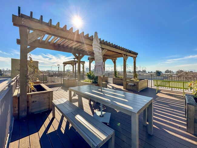 Building Photo - 2747 San Pablo Ave