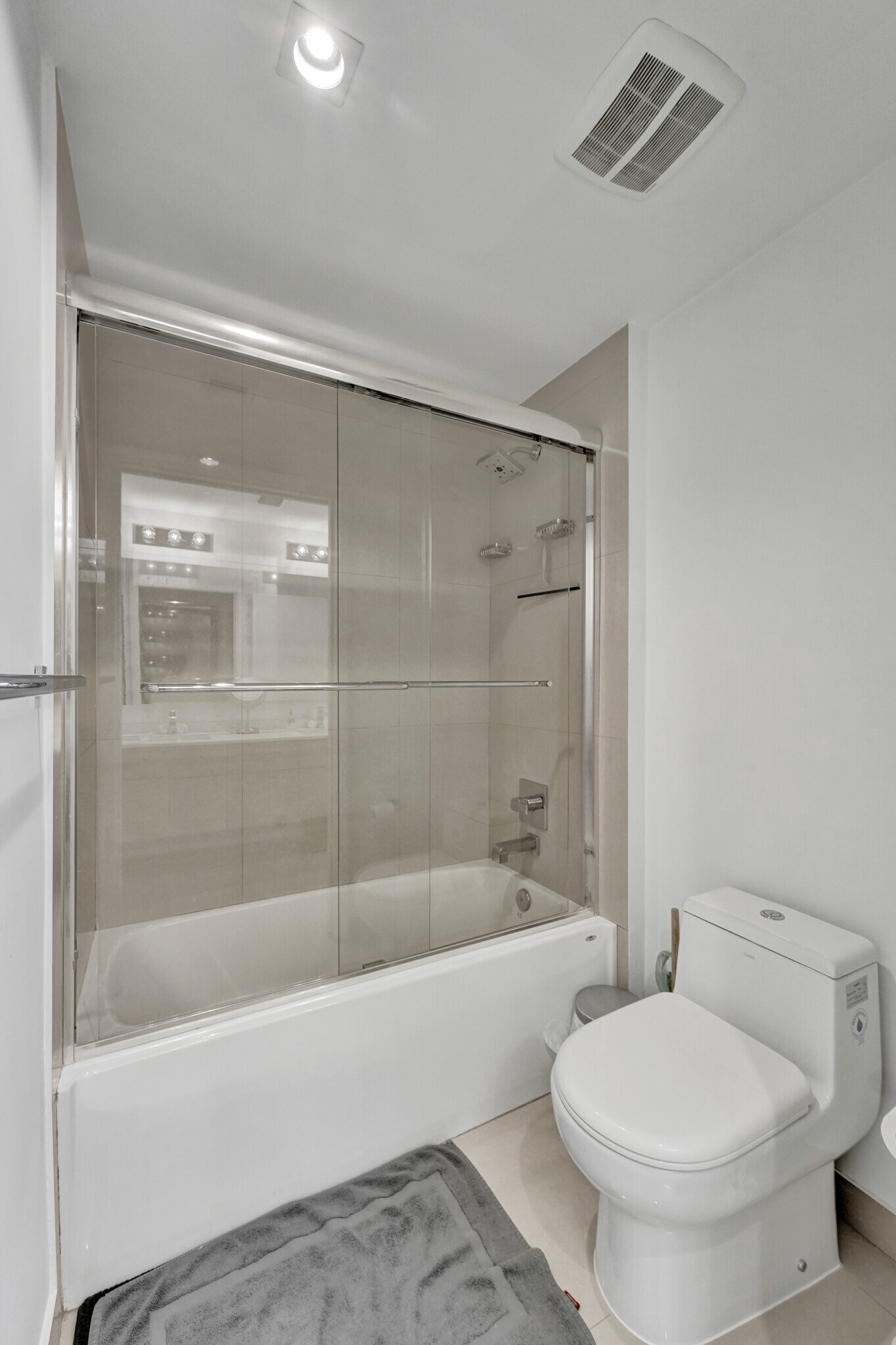 Building Photo - 600 NE 27th St