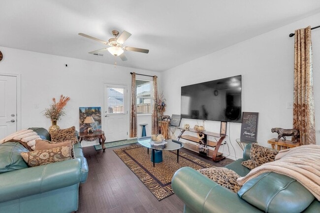 Building Photo - 112 Gracie Wy