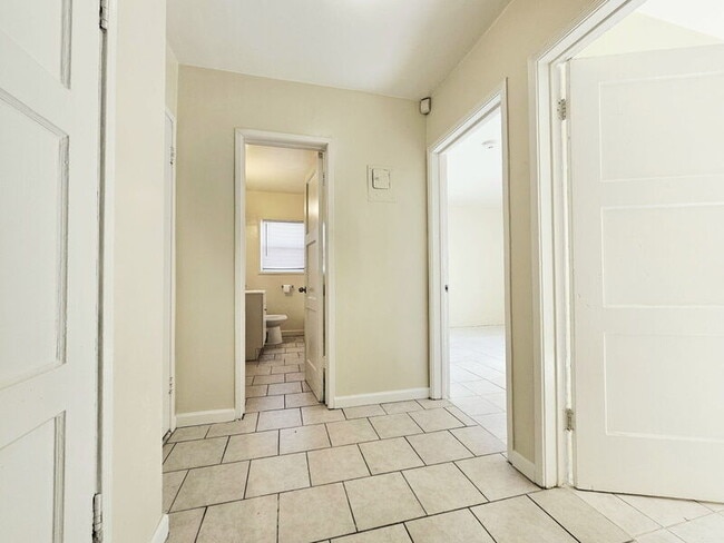 Building Photo - 2366 Venice Blvd.