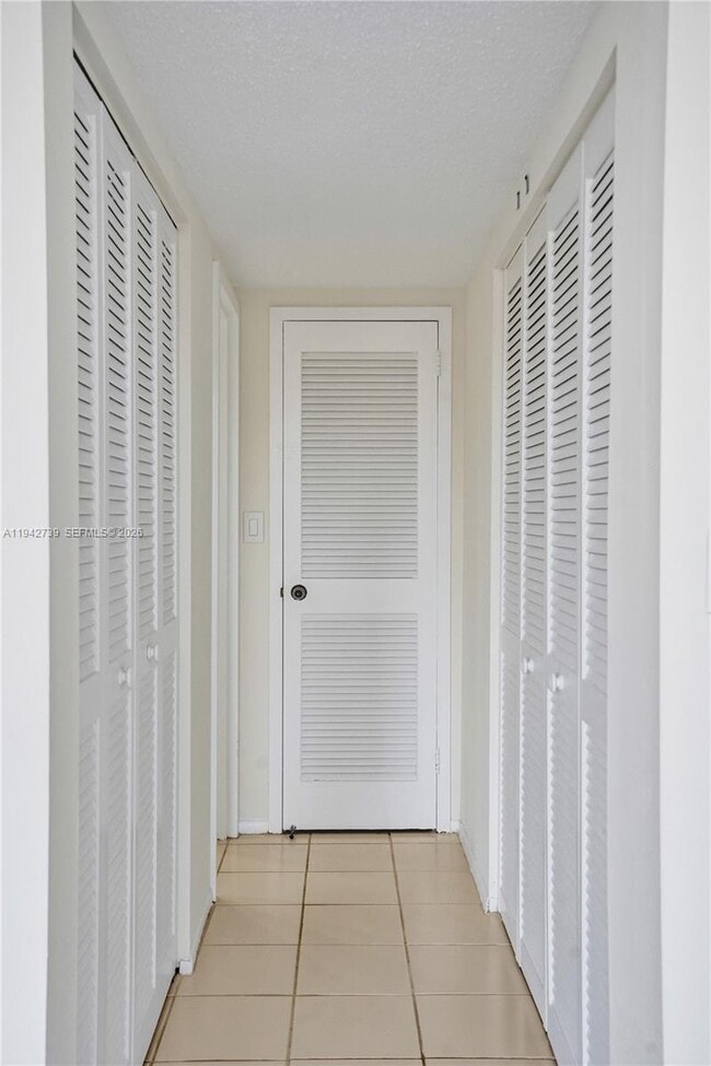 Building Photo - 3140 S Ocean Dr