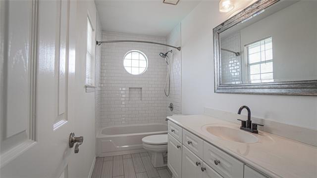 Building Photo - 17744 Knollmeadow Ln