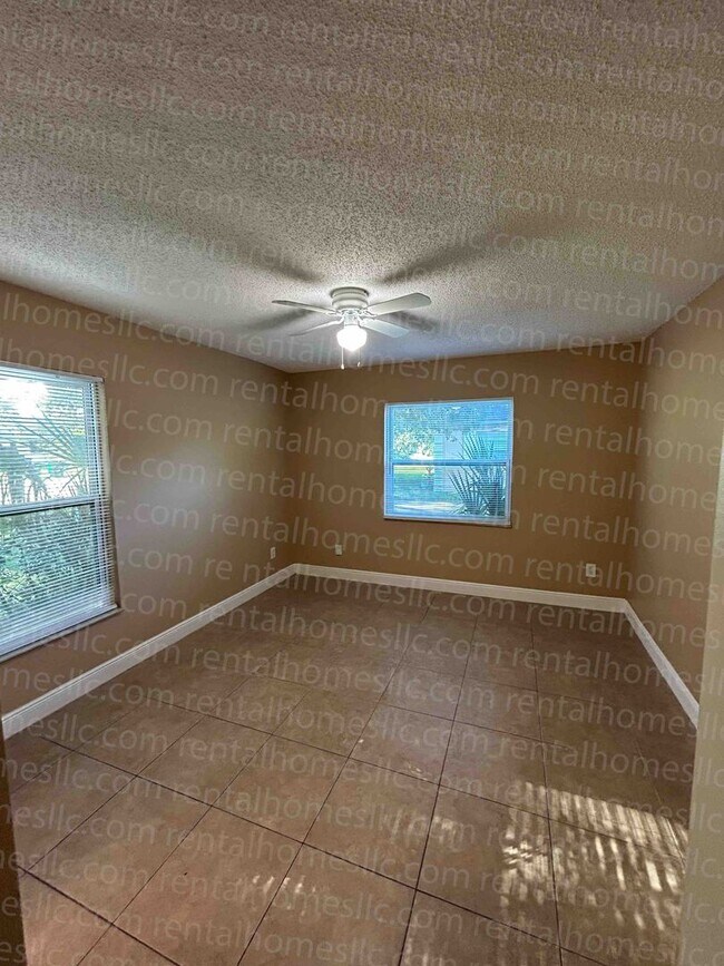 Building Photo - Remodeled Patio Home, Minutes Away From UCF, Technology Park, & the E/W Expressway