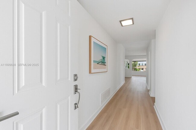 Building Photo - 3111 NE 51st St