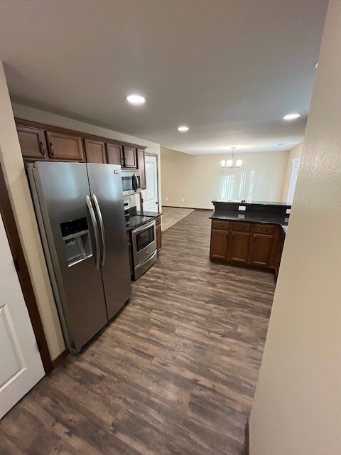 Building Photo - 27 Jaro Wy