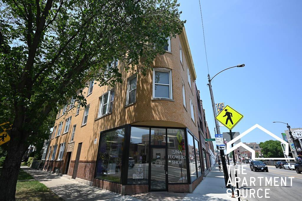 Building Photo - 2506 W Argyle St