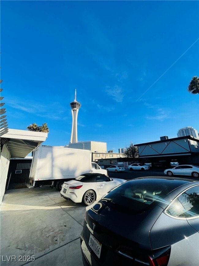 Building Photo - 246 W Philadelphia Ave