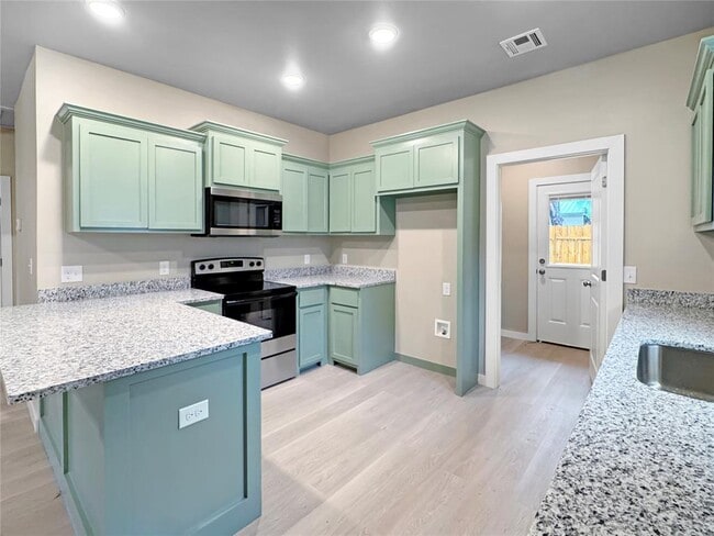 Building Photo - 412 N Bickford Ave