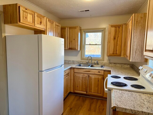 Building Photo - 526 Old Stage Rd