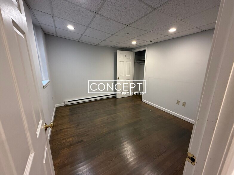 Building Photo - 77 Park Dr