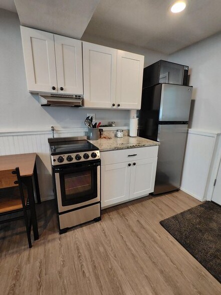 Building Photo - 528 Hindley Dr