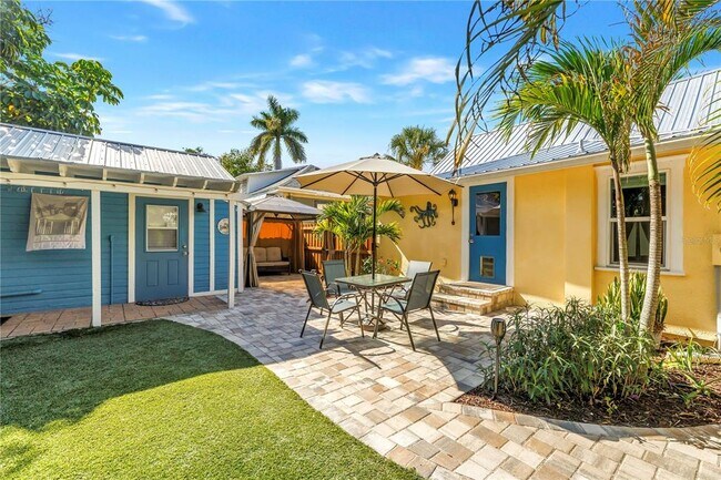 Building Photo - 748 11th Ave N