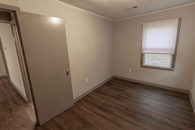 Building Photo - 210 Highview Ave