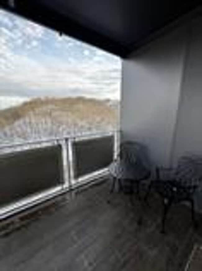 Building Photo - Beautiful Fifteenth floor Furnished one Bedroom with Views