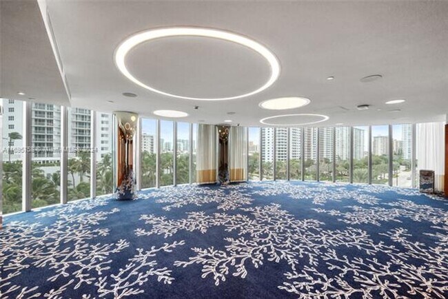 Building Photo - 17475 Collins Ave