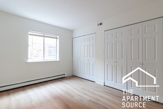 Building Photo - 544 W Melrose St