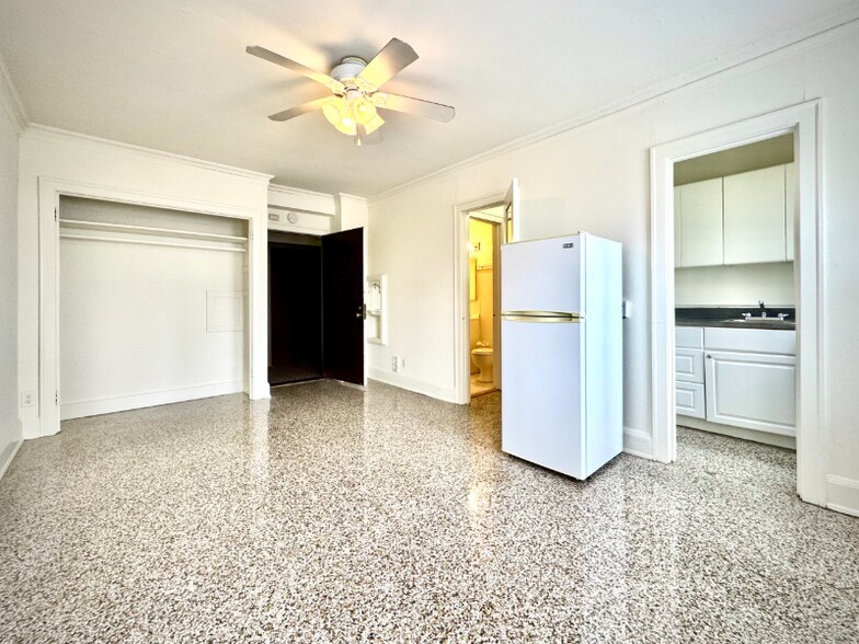 Primary Photo - 1104 N Marshall St