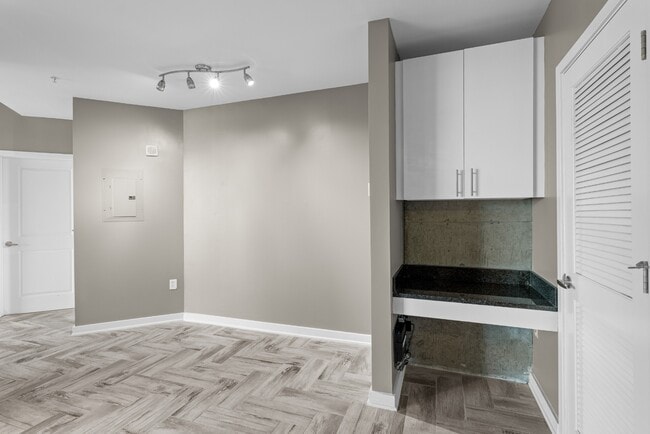 Building Photo - Uptown Condo with AMAZING VIEW!