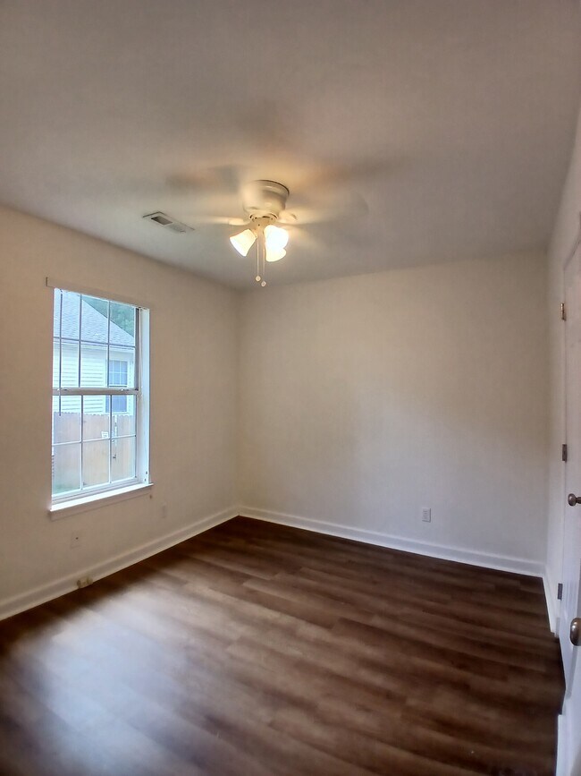Building Photo - 124 Mallard Dr