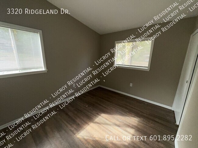 Building Photo - 3320 Ridgeland Dr
