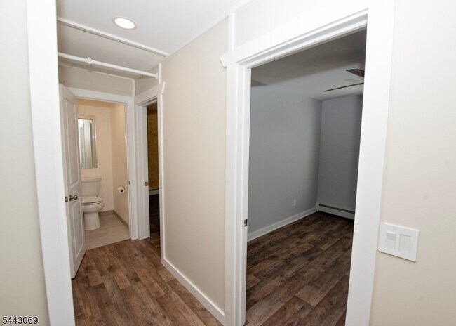 Building Photo - 6 Lakeview Terrace
