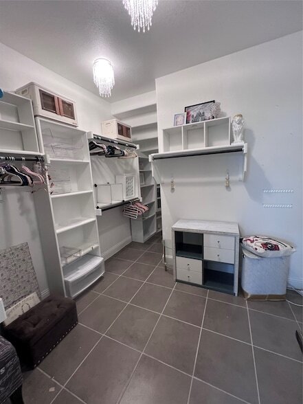 Building Photo - 9832 El Colina Dr