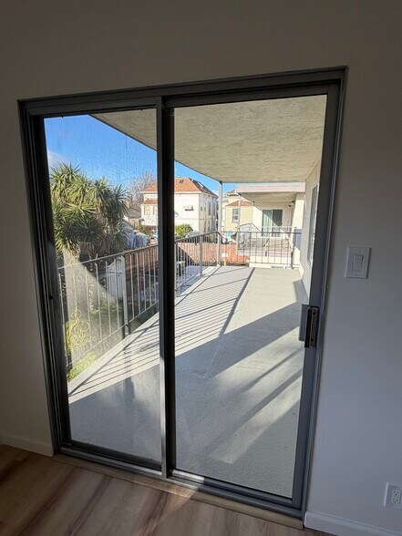 Large Balcony area off the kitchen - 1429 Bay St