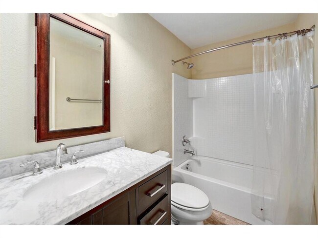 Building Photo - 16021 Travesia Way