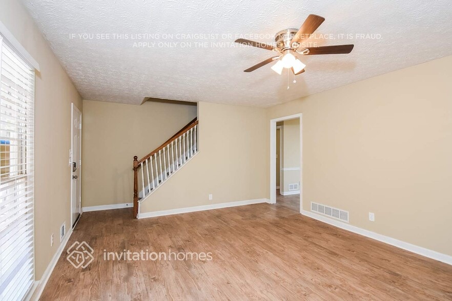 Building Photo - 1571 Larkwood Dr