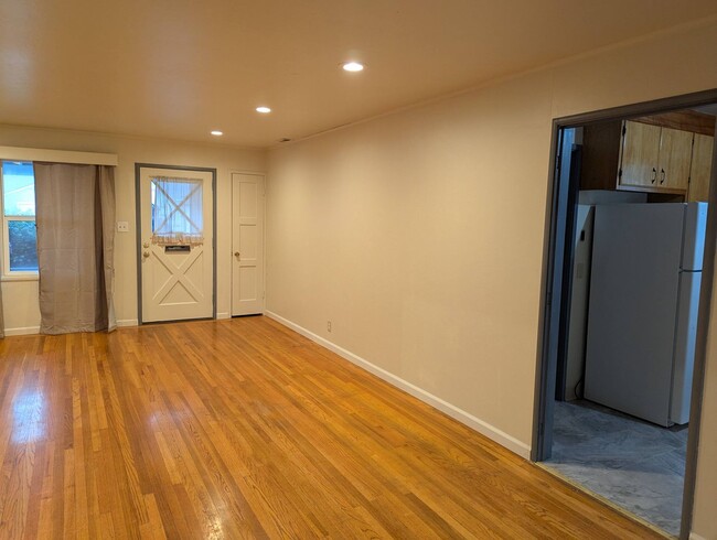 Building Photo - Spacious 3-Bedroom Home with Office & Fami...