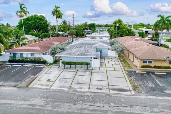 Building Photo - 1041 NE 9th Ave