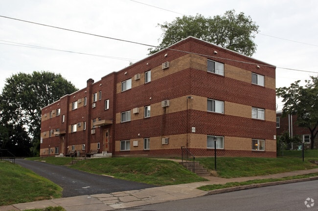 Primary Photo - Benton Gardens