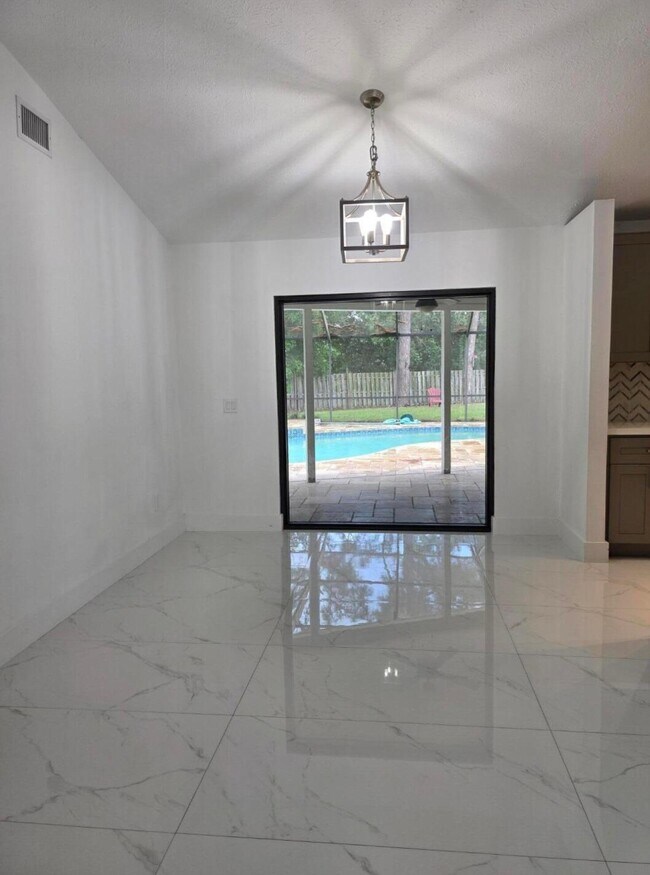 Building Photo - 1697 SW Clover St