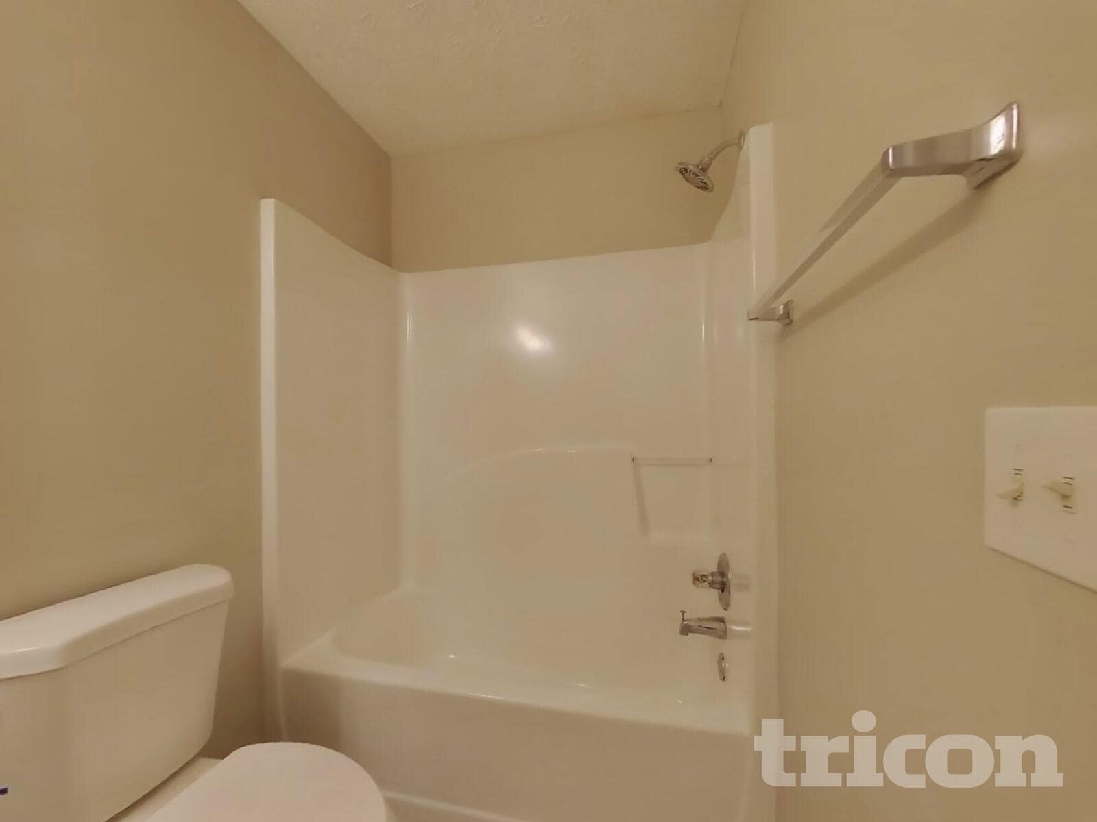 Building Photo - 261 Silver Ridge Dr