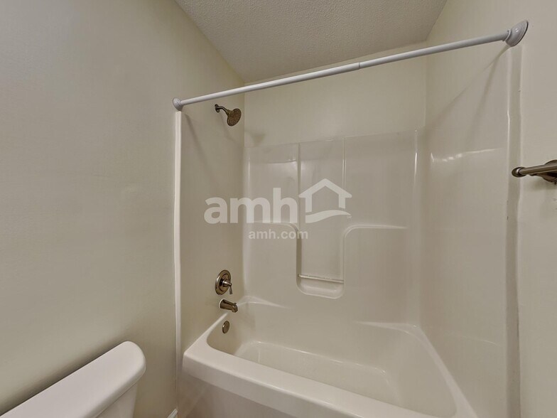 Building Photo - 5410 Bridgegate Dr