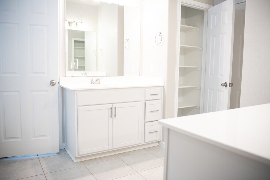 Building Photo - 532 Arrowhead Vine St