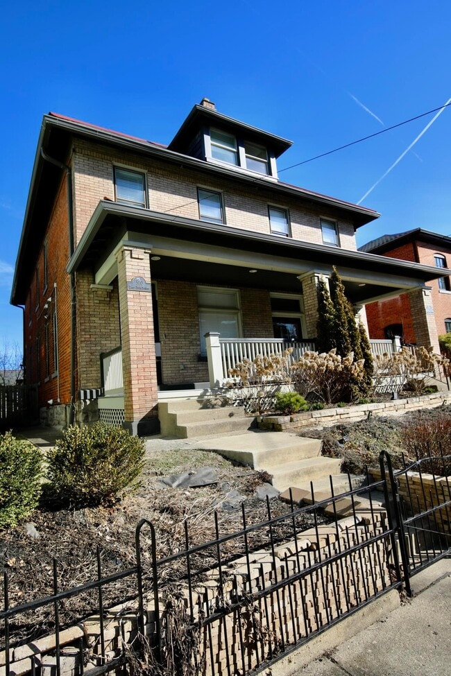 Building Photo - 310 E Beck St