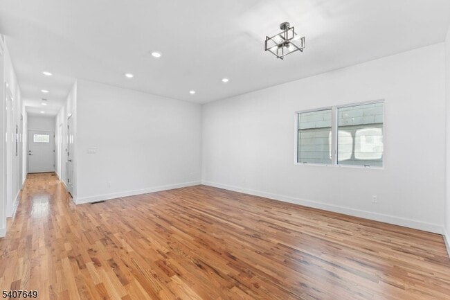 Building Photo - 246 Cortlandt St