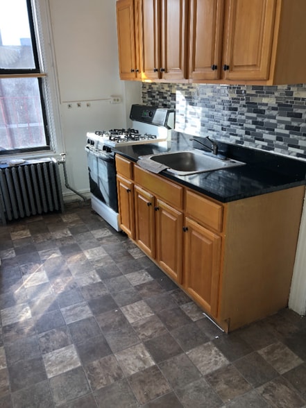 Building Photo - 1935 McGraw Ave