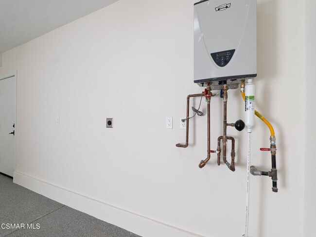 Building Photo - 3190 Los Robles Rd