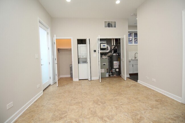 Building Photo - 3440 N Elston Ave