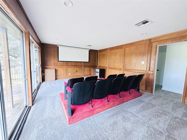 Building Photo - 3202 La Quinta Dr