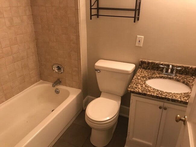 Building Photo - 2 bdrm, 2 bath home in Grant Park
