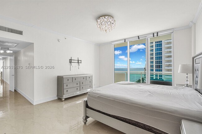 Building Photo - 3001 S Ocean Dr