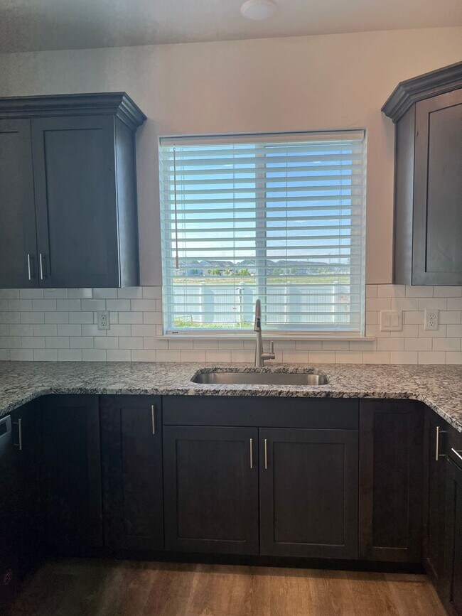 Building Photo - Beautiful 4 bed 2.5 bath home in the desirable Summerfield Subdivision