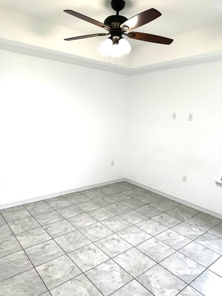 Building Photo - 325 Clemente Ave