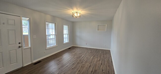 Building Photo - 1202 Brindley Dr